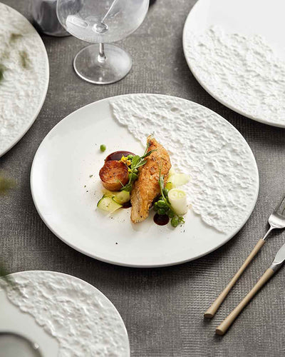 Luxury plate for restaurants, caterings and more in wave form. Made of porcelain and ceramic